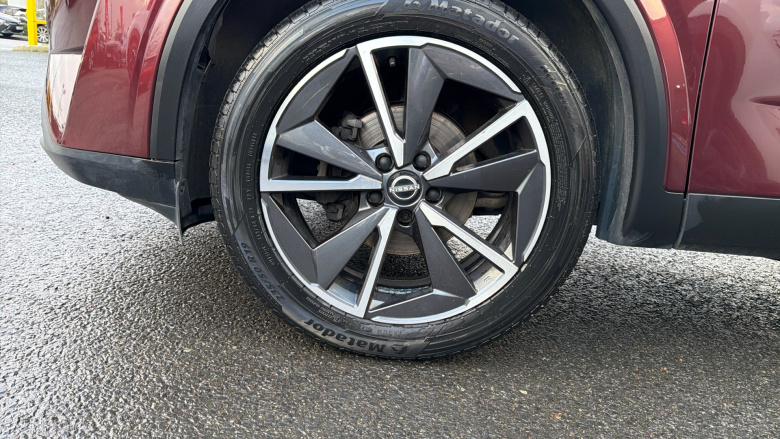 Nissan Qashqai 1.3 DiG-T MH Tekna 5dr Petrol Hatchback